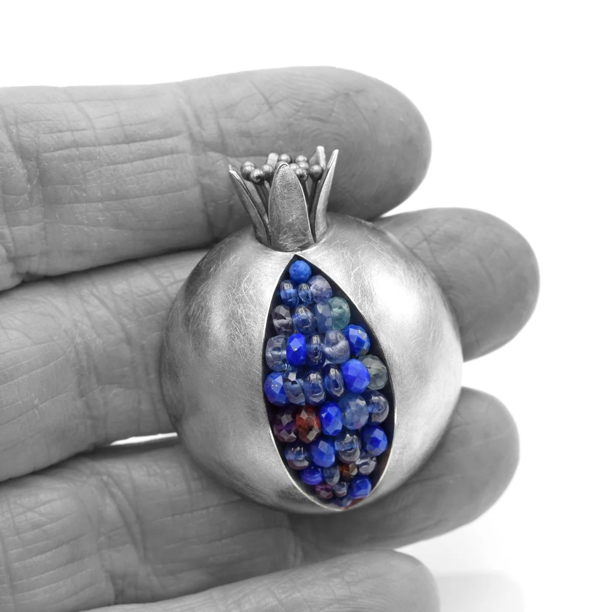 Pom blue brooch 30mm IG 1.jpg