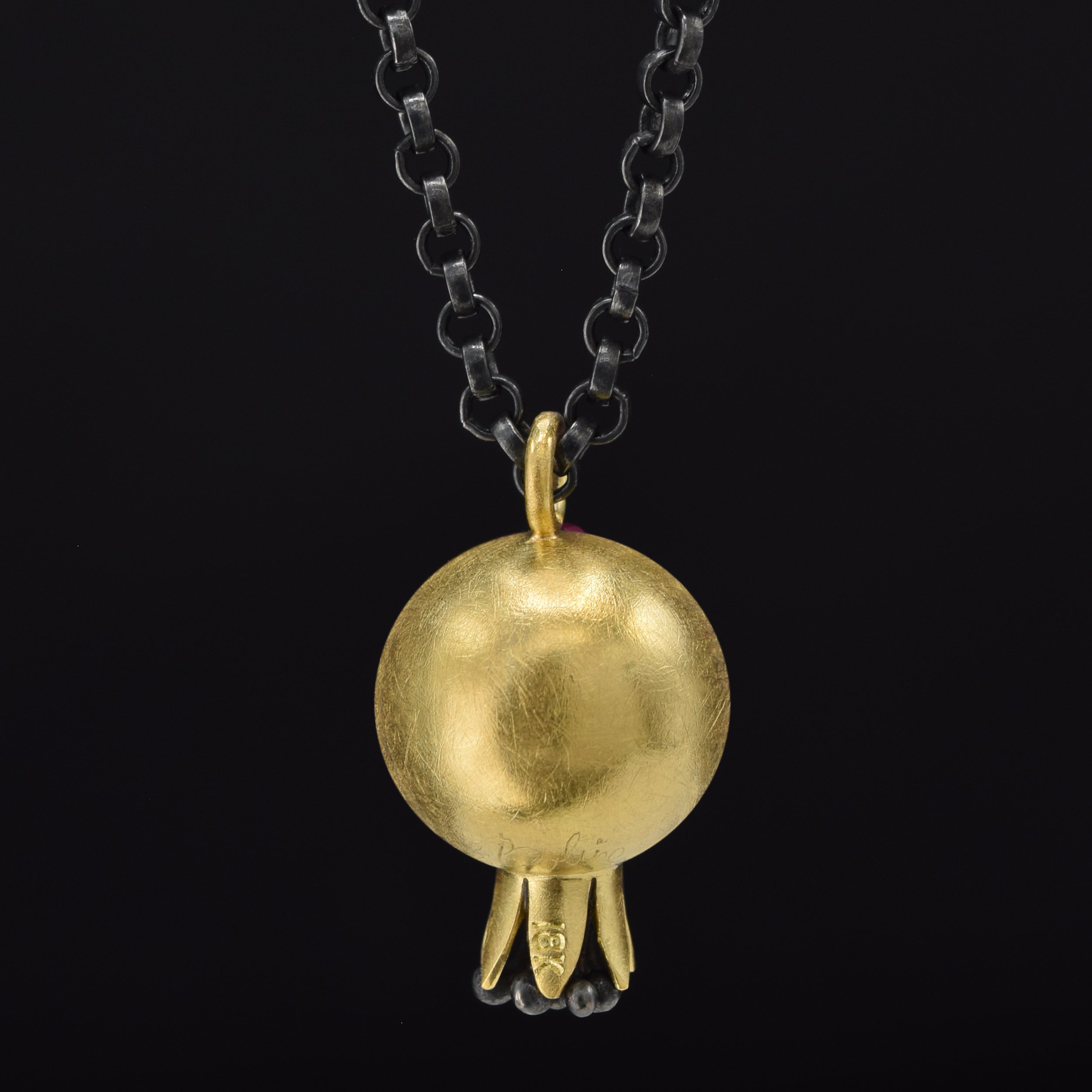 11 mm 18K pm pendant 12 20 25 EP3.jpg