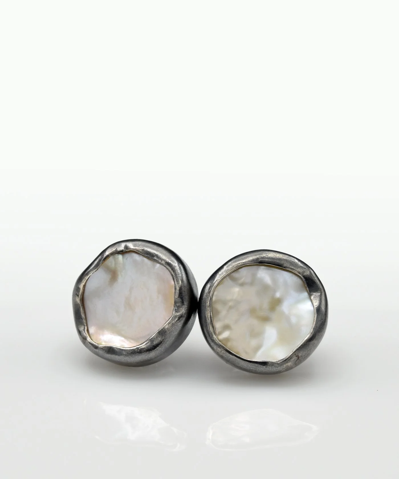 Pearl oxi pink ear studs 14mm Ø 4.jpg