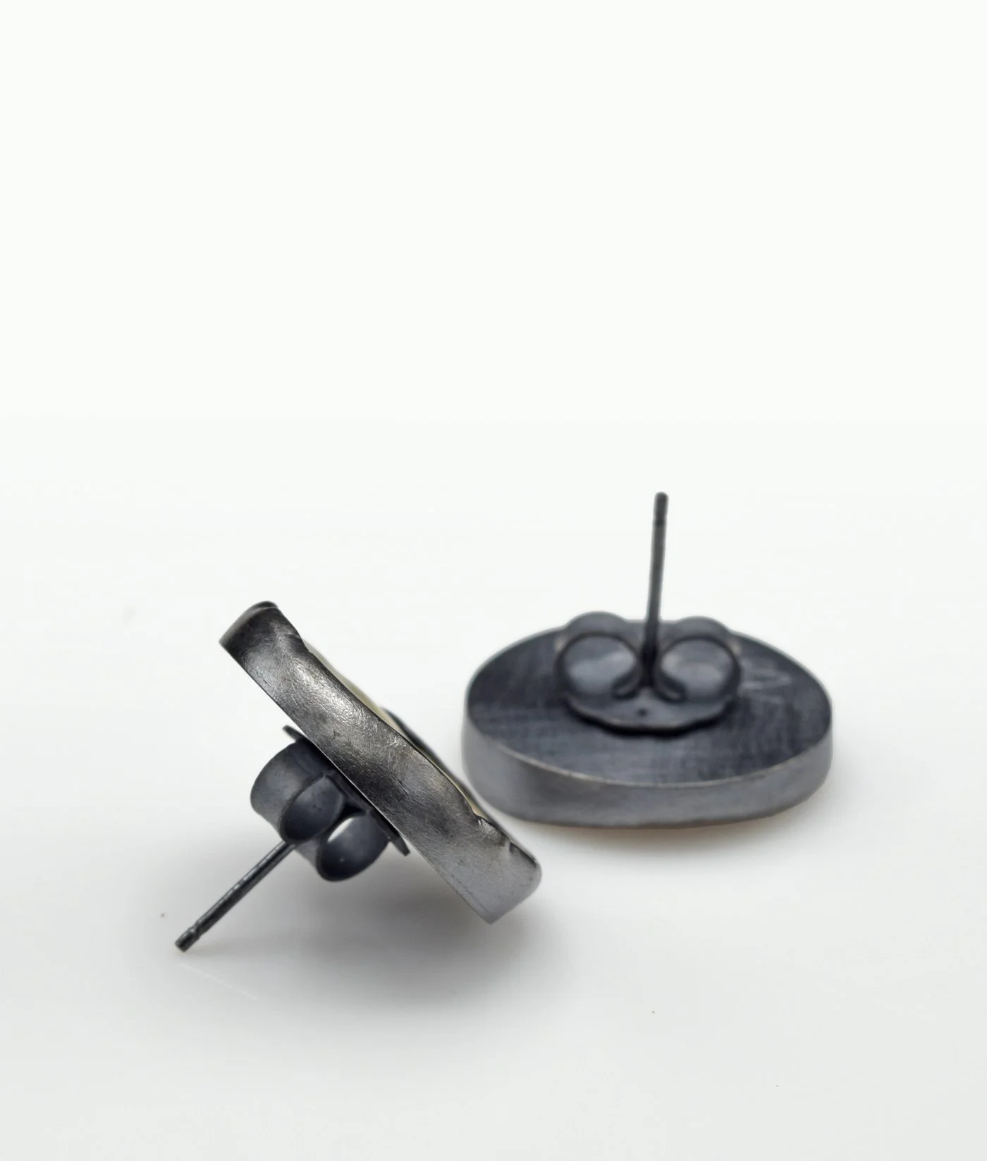 Baroque Pearl oxi ear studs 3.jpg