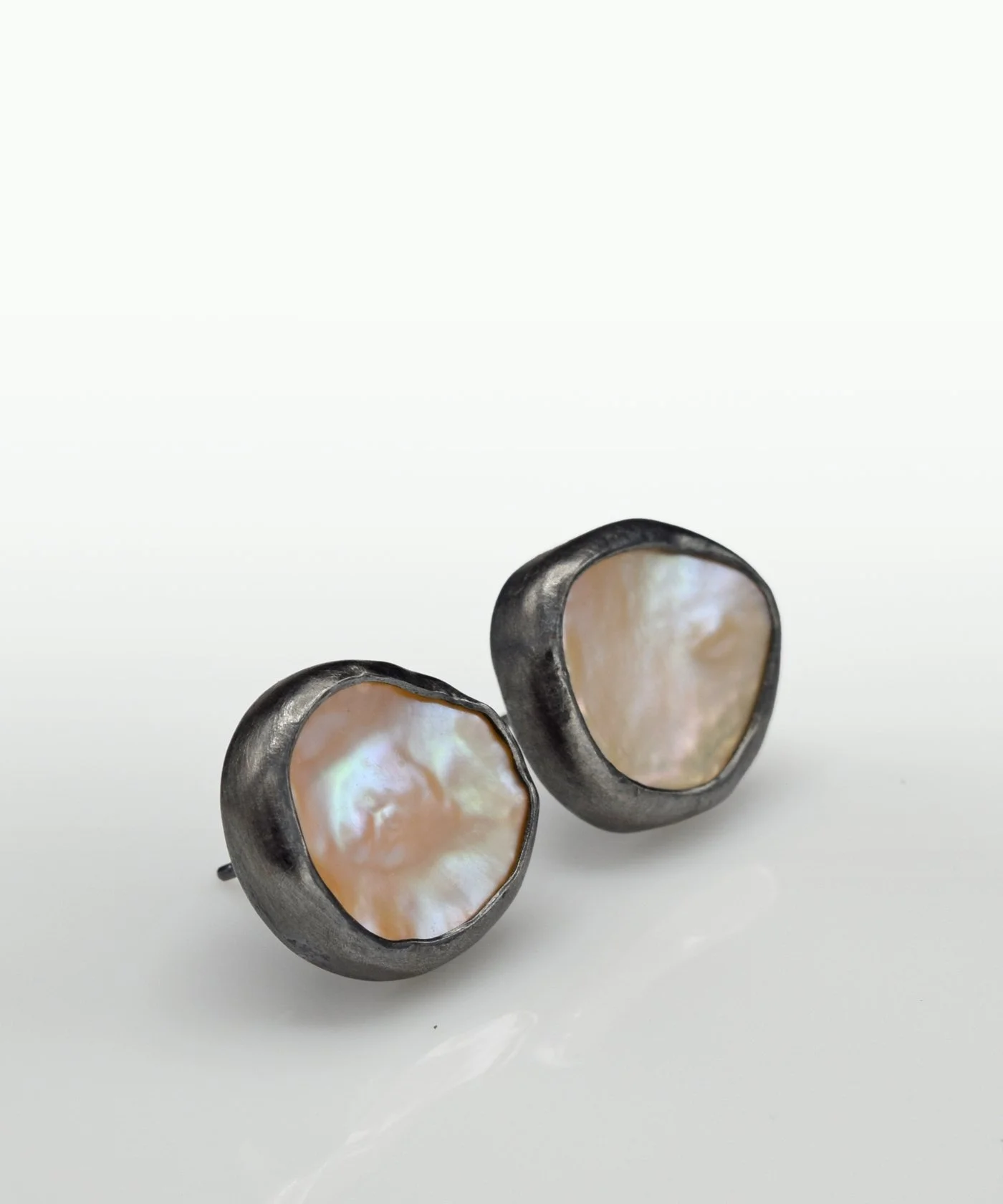 Pearl oxi pink ear studs 16 X 14 4.jpg