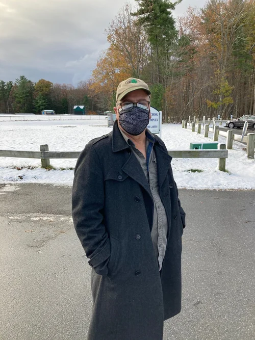 Verne Davis votes in Colchester. (Aidan Scanlon/Community News Service)