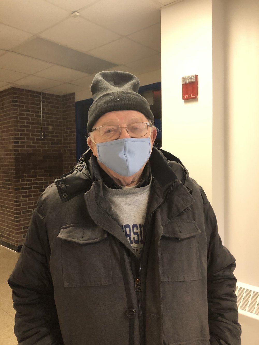 Longtime Vermont Leo Lecours casts a ballot in Jericho. (Luke Vidic/Community News Service)