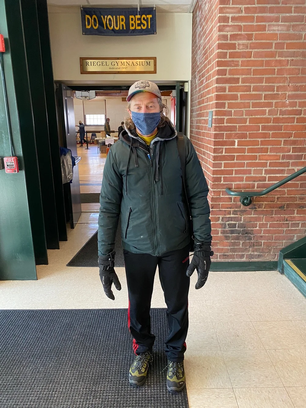 David Morse casts a ballot in Waterbury. (Kris Nine/Community News Service)