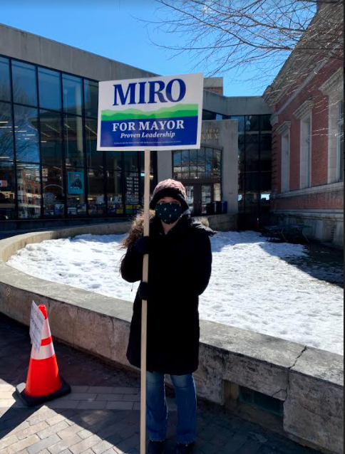 University of Vermont first-year Maggie Sheerin stands outside in the cold advocating in front of Fletcher Free Library in Burlington, Vermont. (Mae Nagusky/Community News Service)