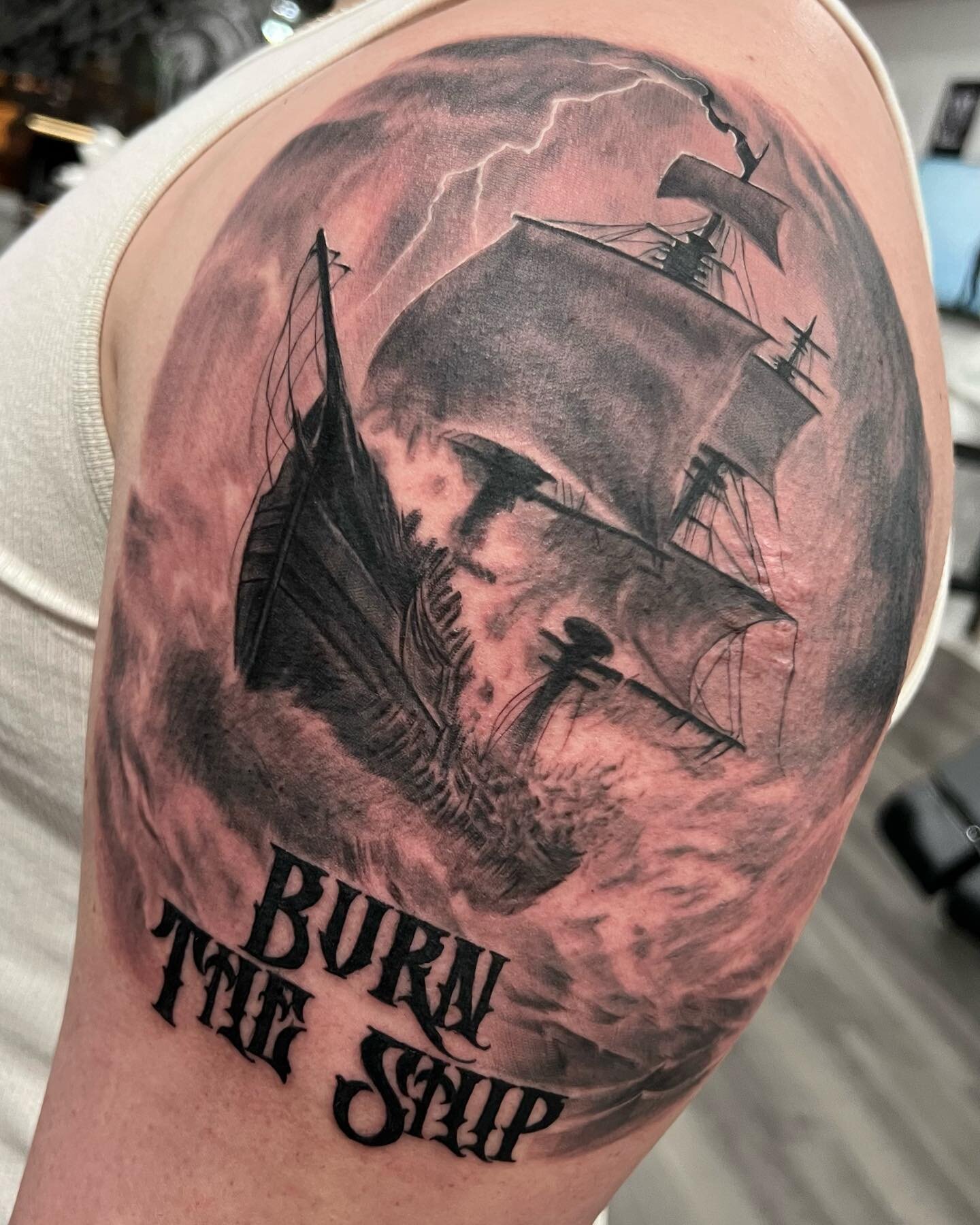 ⛵️Clipper⛵️
&bull;
&bull;
&bull;
#boattartoo #clippertattoo #clippership #blackandgreytattoo #bng ##chicago #chicagoland #chitown #windycity #art #artist #chicagoartist #chicagotattooartist #kwadron #fkirons #tattoo #tattoos #skinart