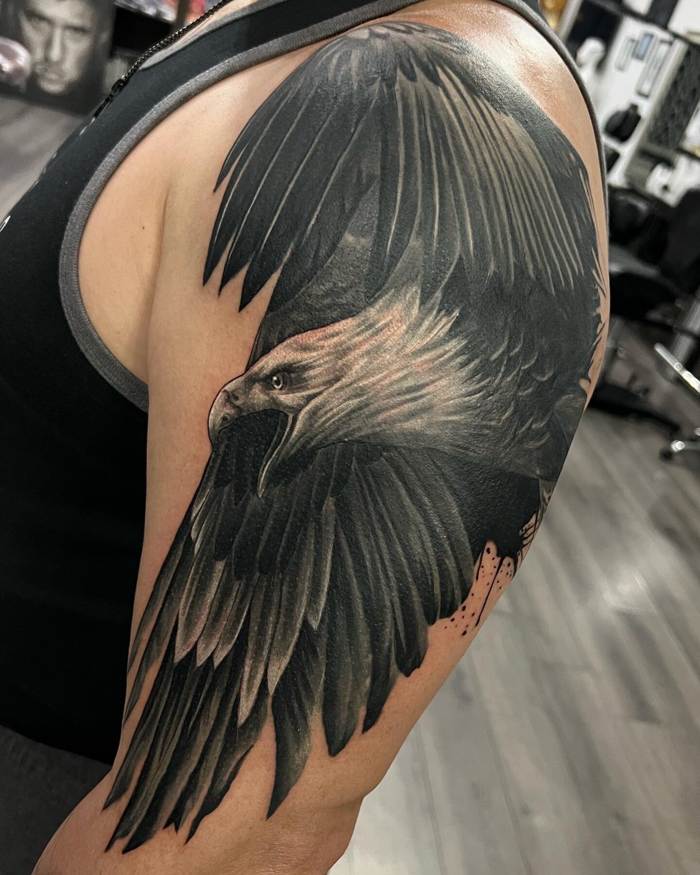 🦅Eagle🦅
Cover-up some old eagles
&bull;
&bull;
&bull;
HMU I actually love doing cover-ups there so much fun.
&bull;
&bull;
&bull;
#eagle #eagletattoo #coveruptattoo #coverup #armtattoo #blackandgreytattoo #colortattoo #chicago #chicagotattooartist 