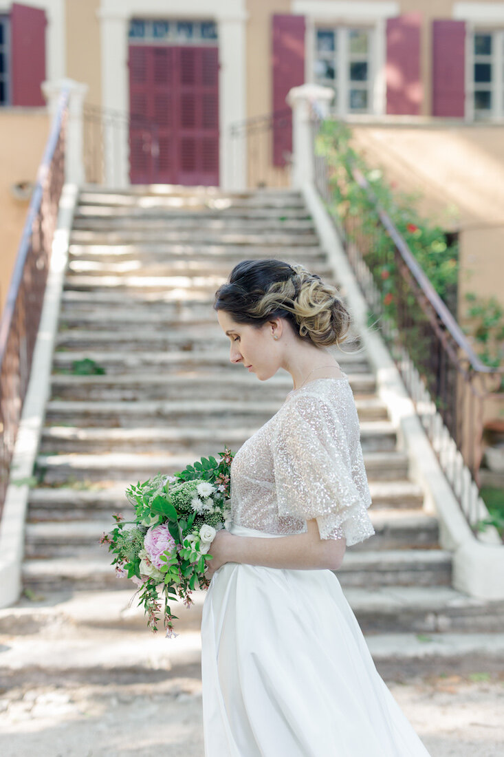 photographe-mariage-provence-mariée-bouquet-fleurs.jpg