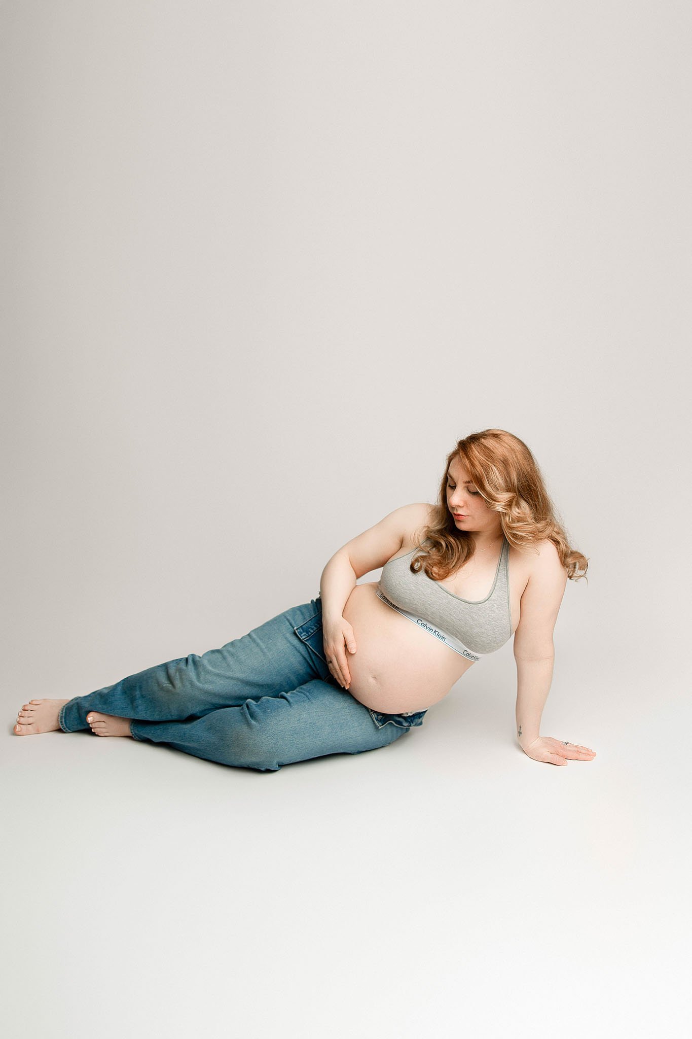 maternity pictures in rochester hills michigan with calvin klein bra 