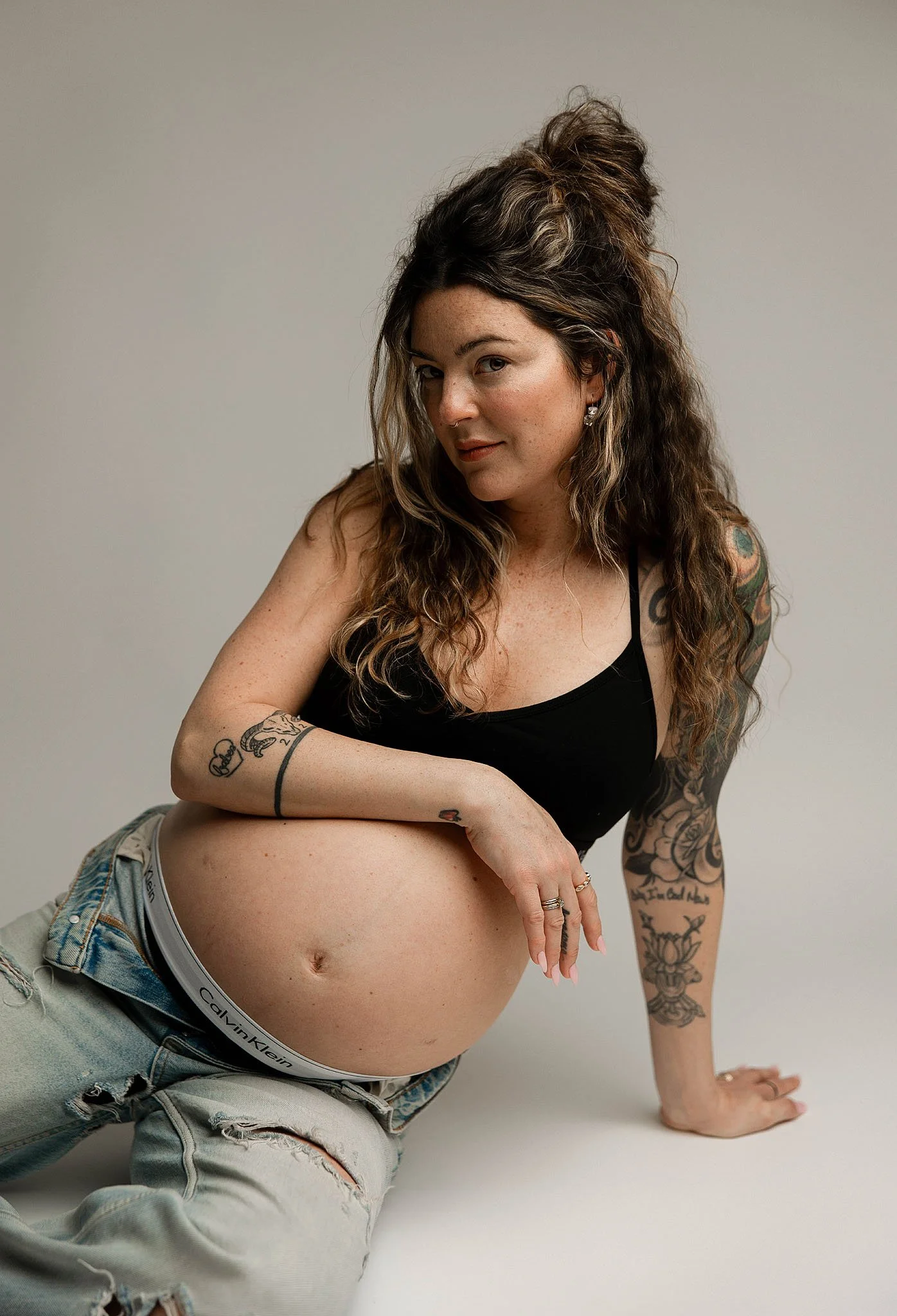 detroit maternity photographer with dresses