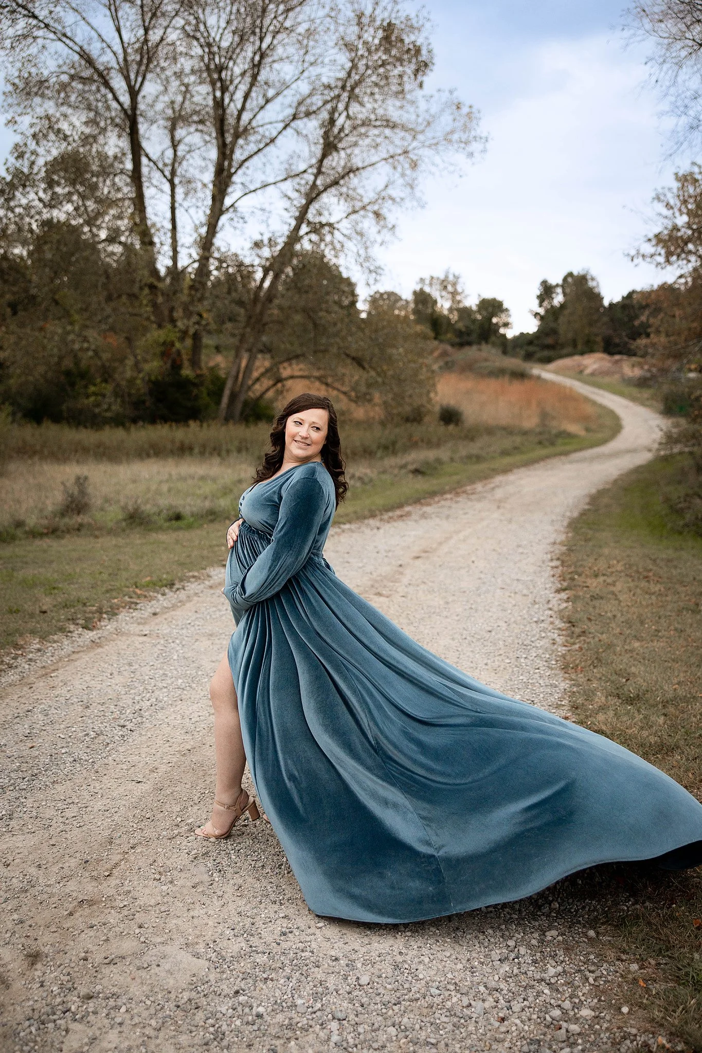detroit maternity photographer with dresses