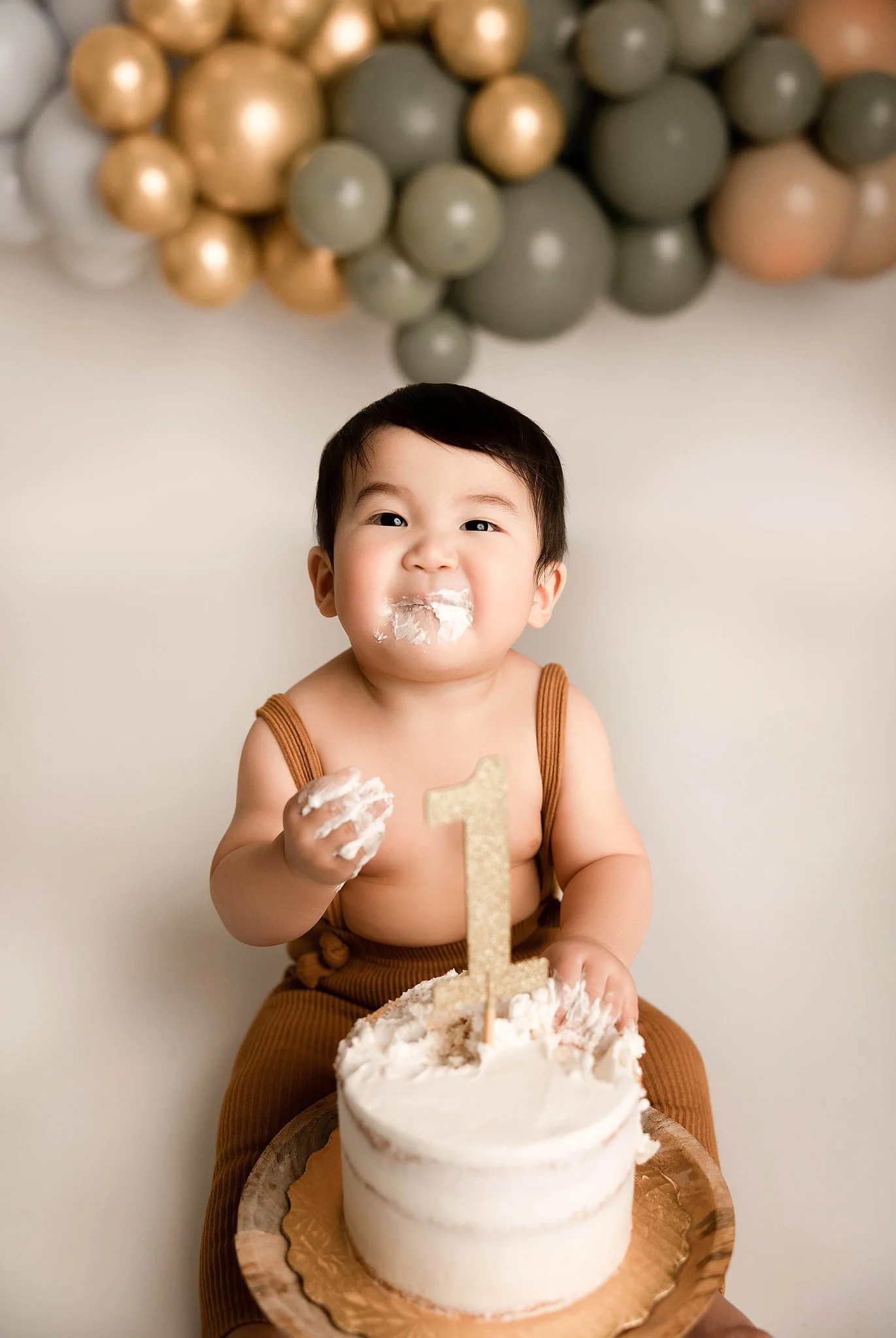 minimal cake smash setup studio baby first birthday Detroit