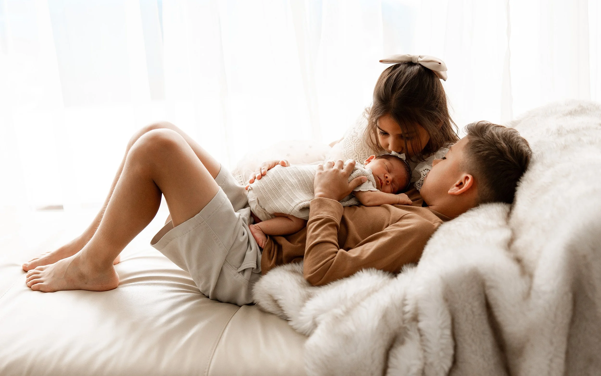 detroit-newborn-session-family-with-toddlers.jpg