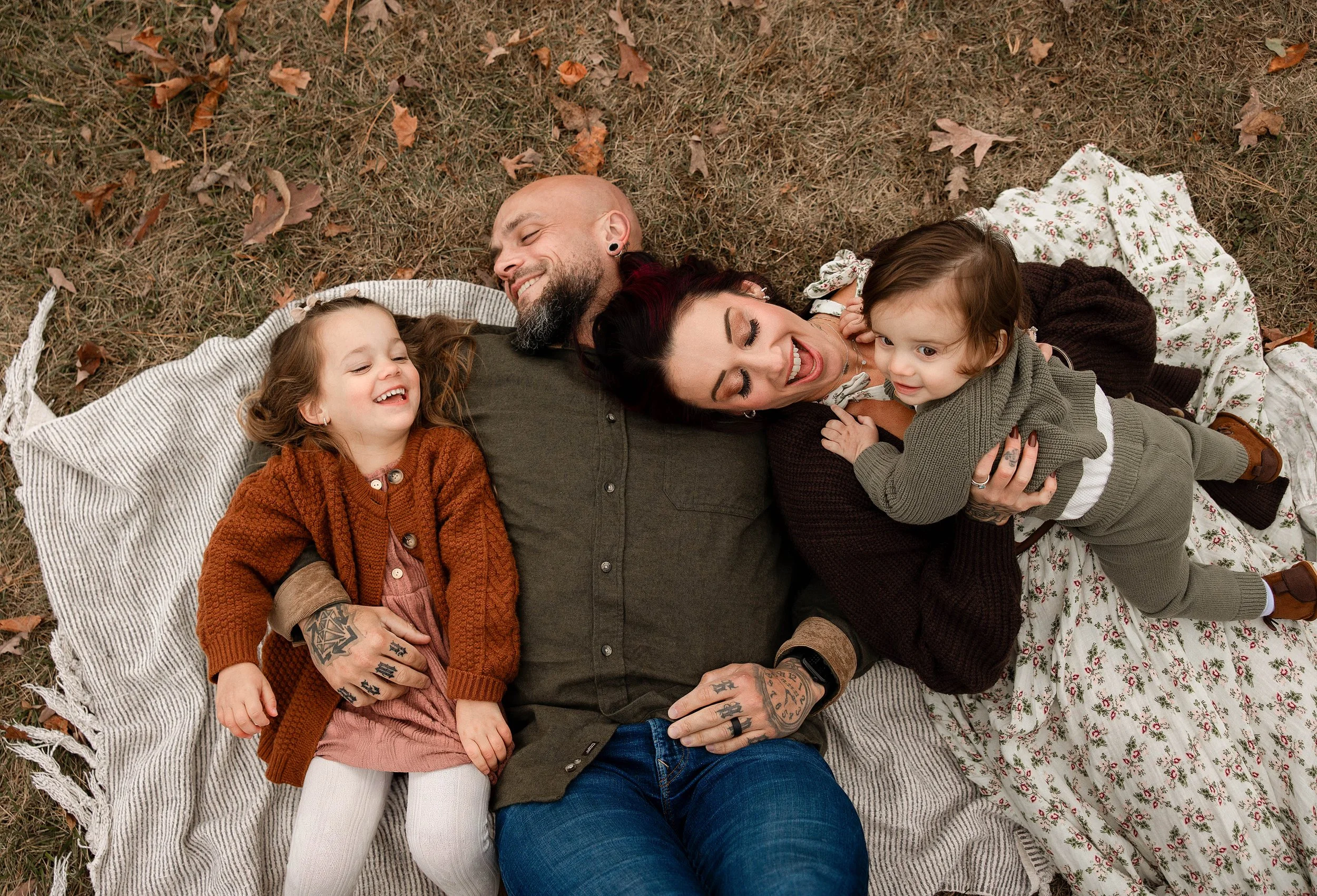 Fall Family Outfits for Pictures: What to Wear for Fall Family Photos