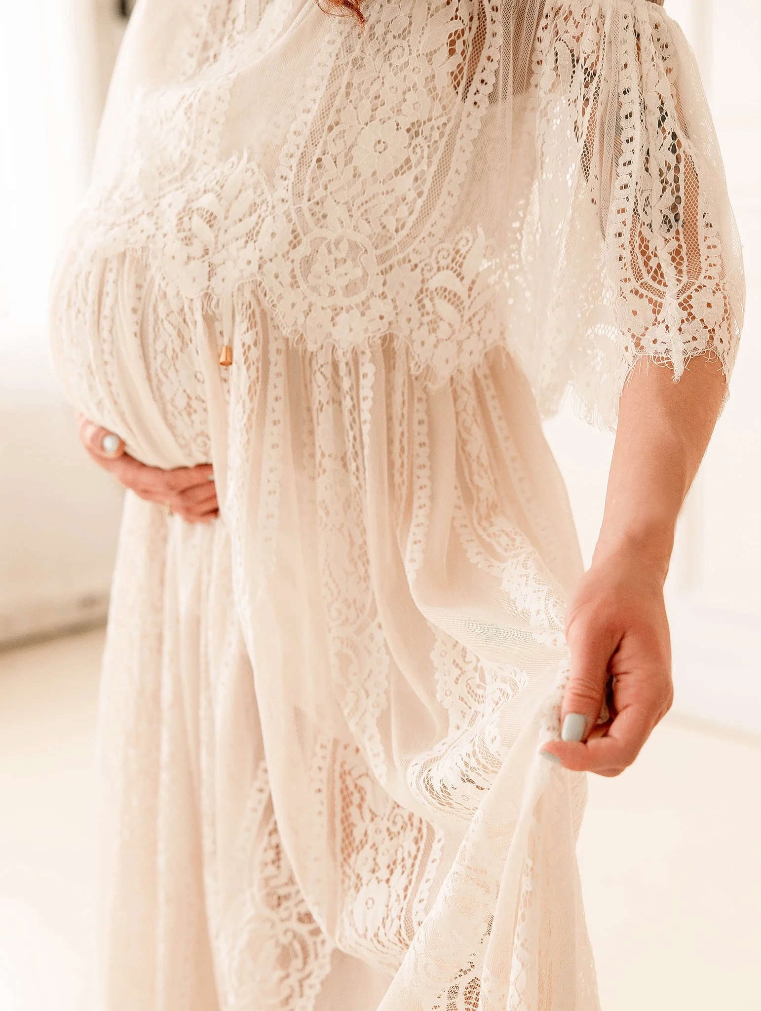 Maternity photo outfit ideas for a Detroit Michigan pregnancy portrait session