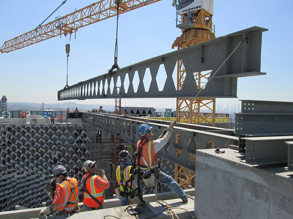 120’-0 long “Smart Beams” tie the two towers together and allow a helicopter to land on the roof.