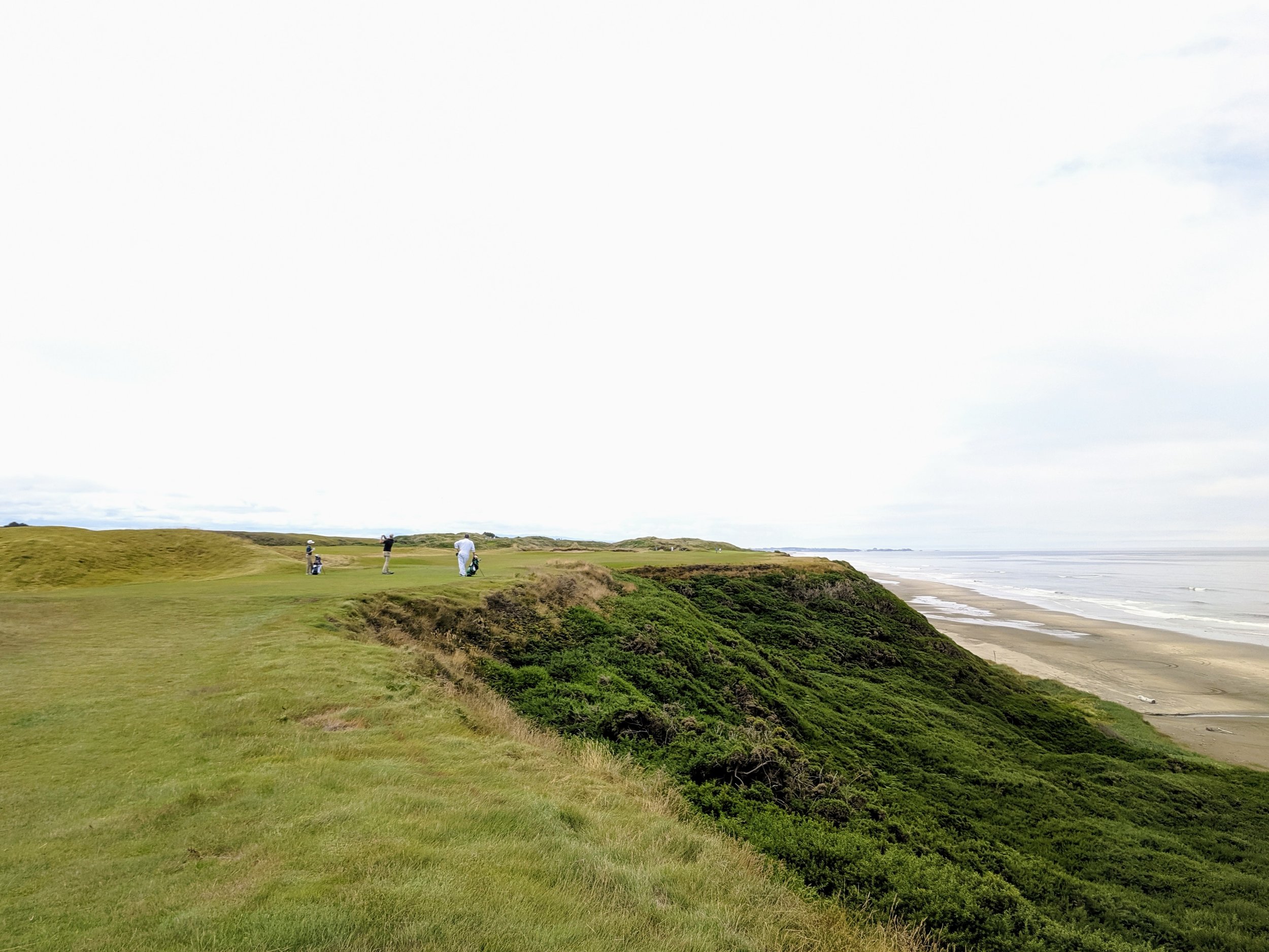  Fourth hole at Pacific Dunes. 