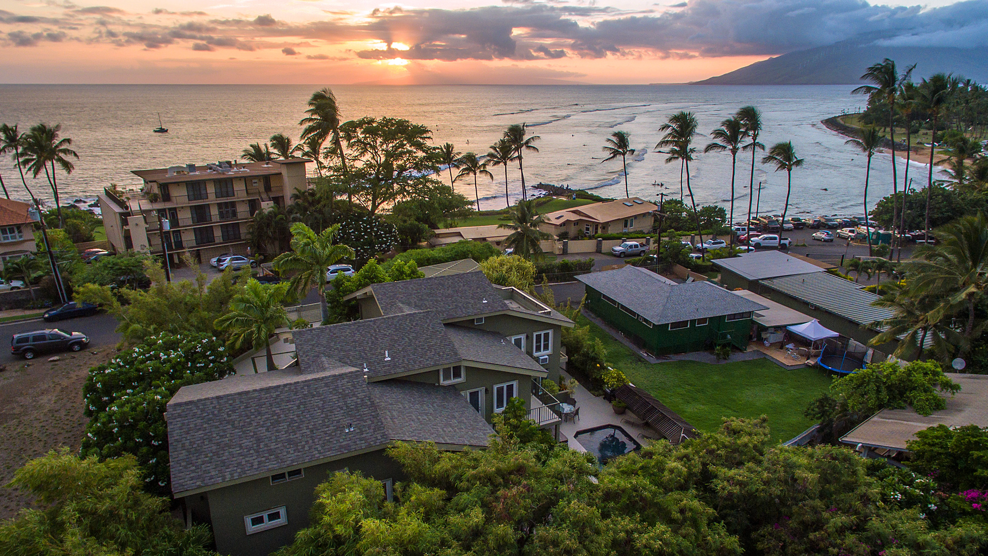banner-aligned-flow-yoga-retreats-school-maui-balconyview.jpg