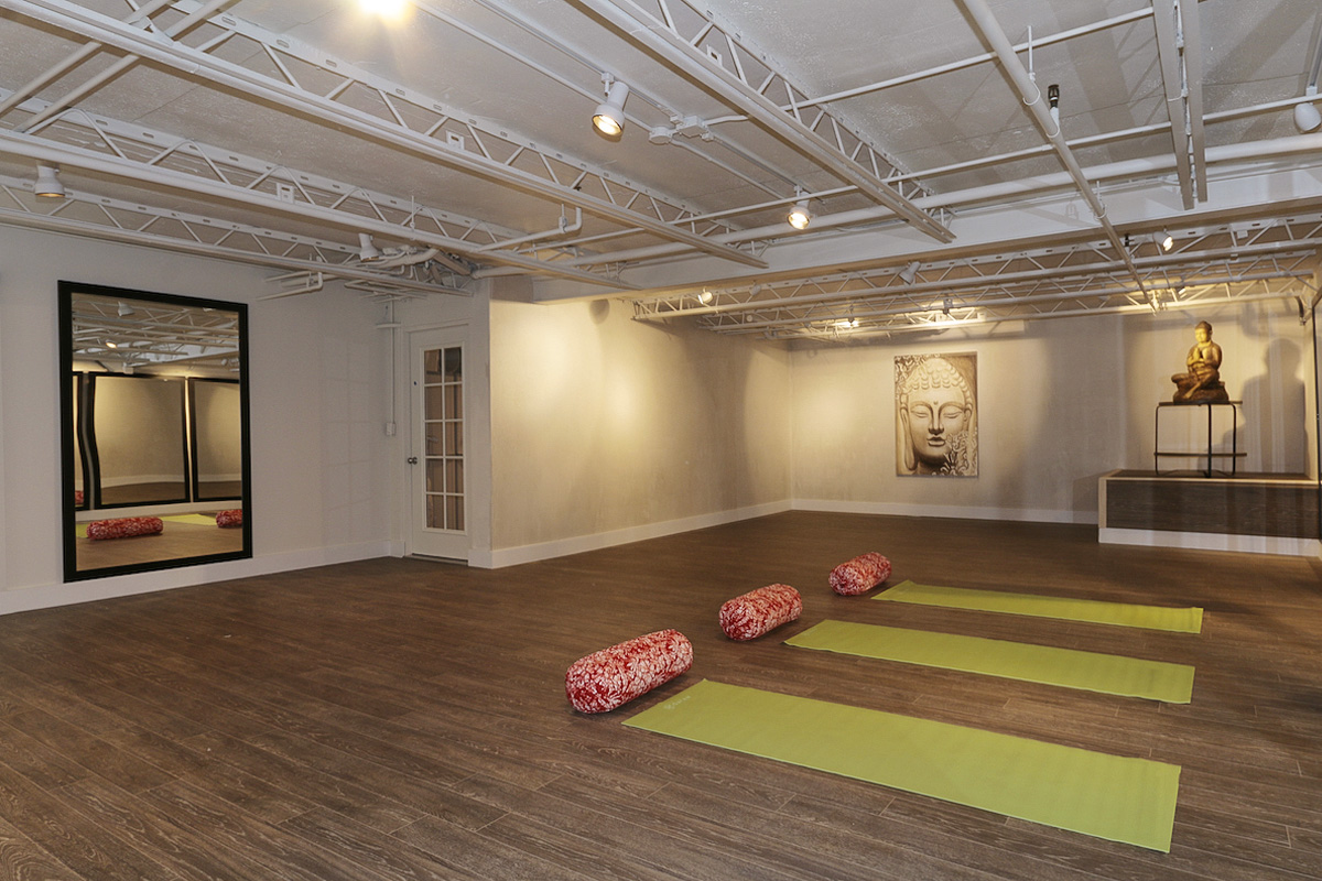 maui2020-waileainn-yogastudio02.jpg
