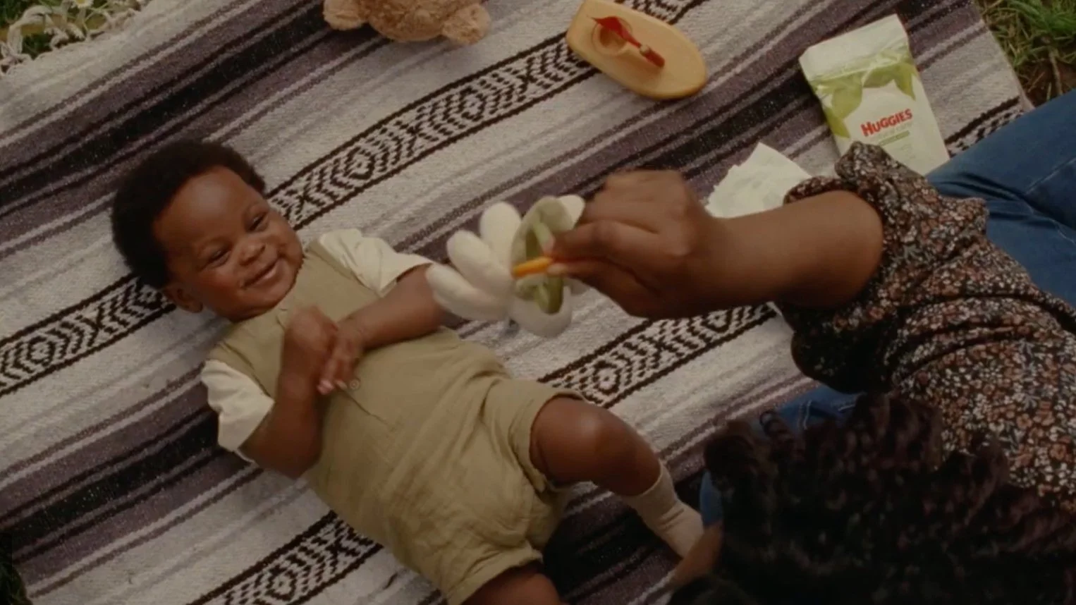 Everyone's Obsessed With Your Skin, Baby | Huggies®