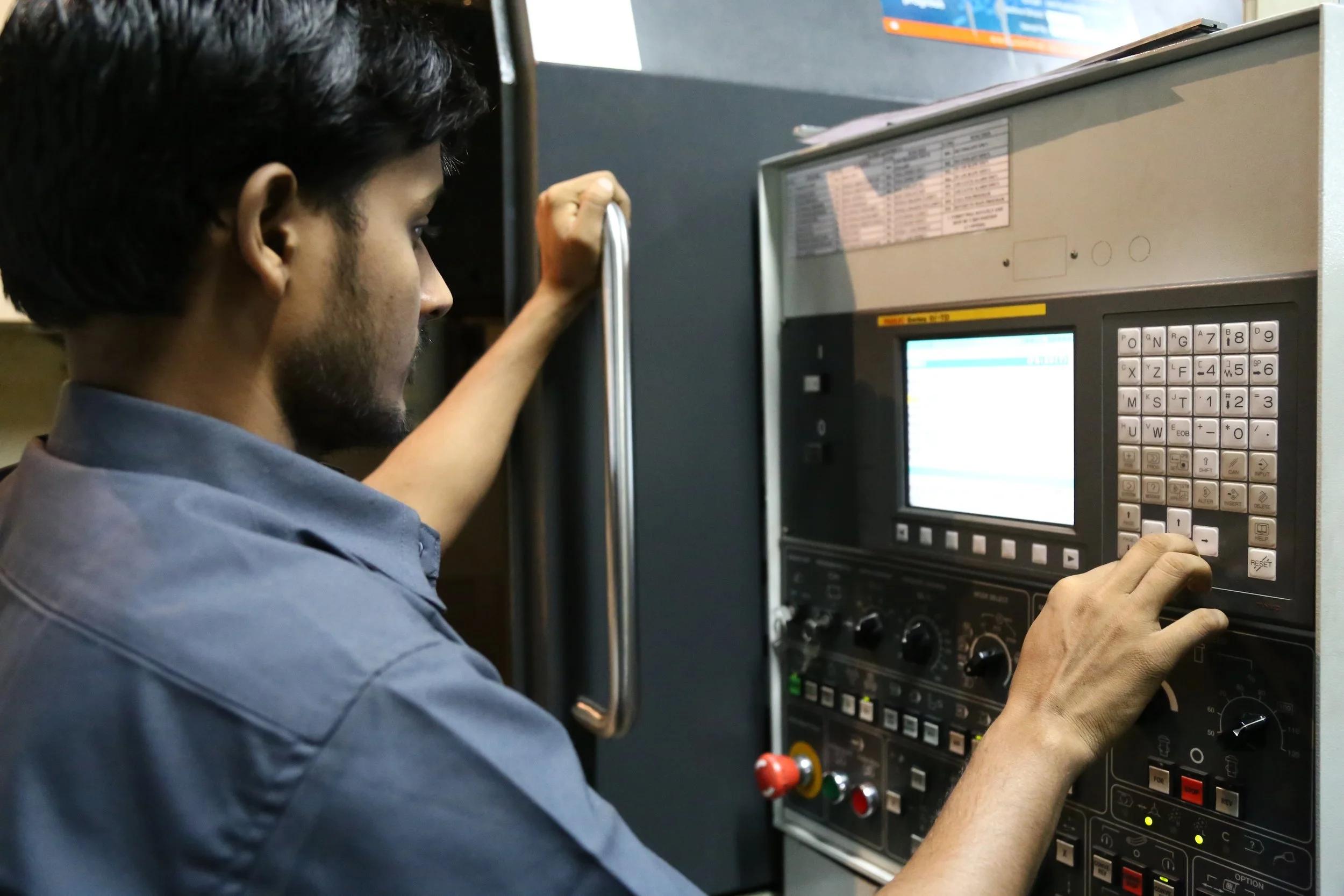 worker-860909.jpg