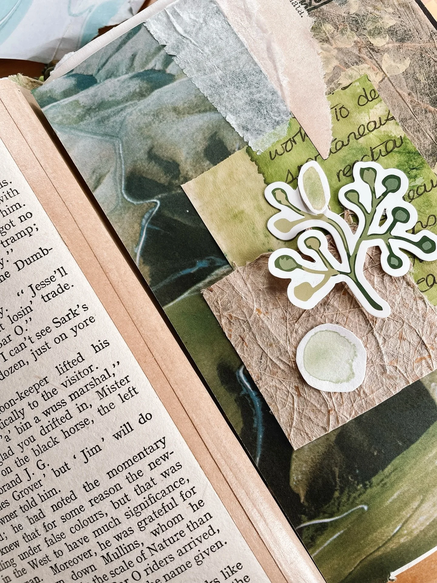 Ahhh junk journalling! My favourite method of recycling.

#junkjournal #artforwellbeing #collageart