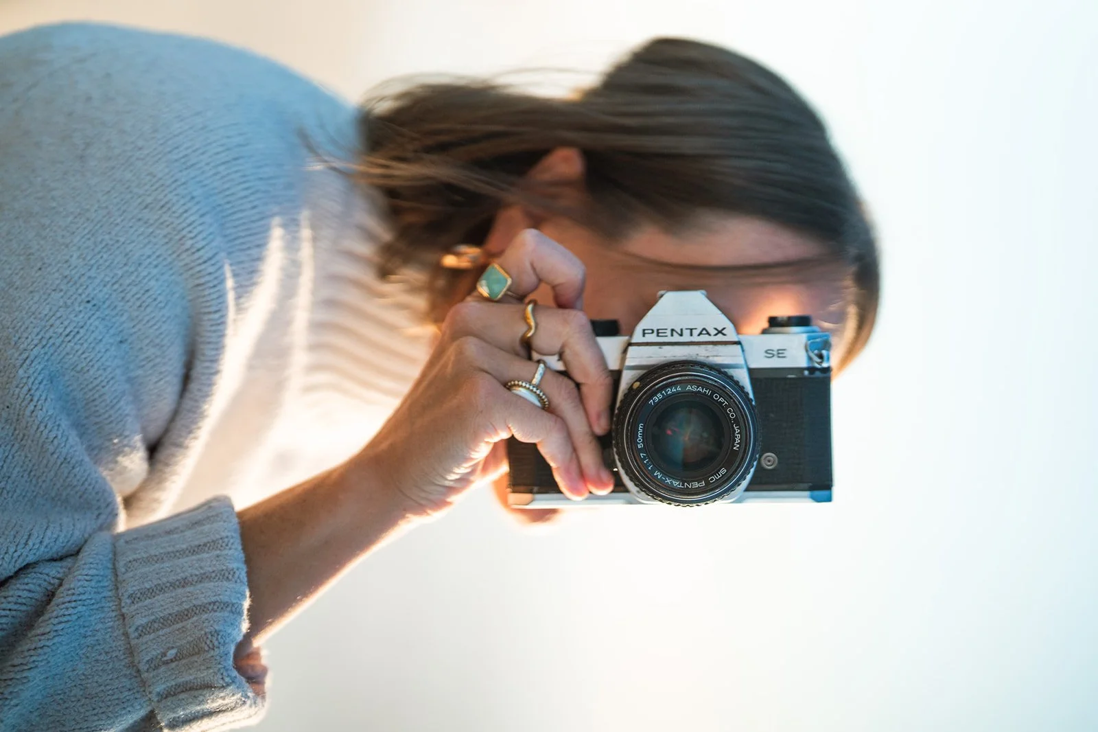 She contributes articles & photos to magazines worldwide.