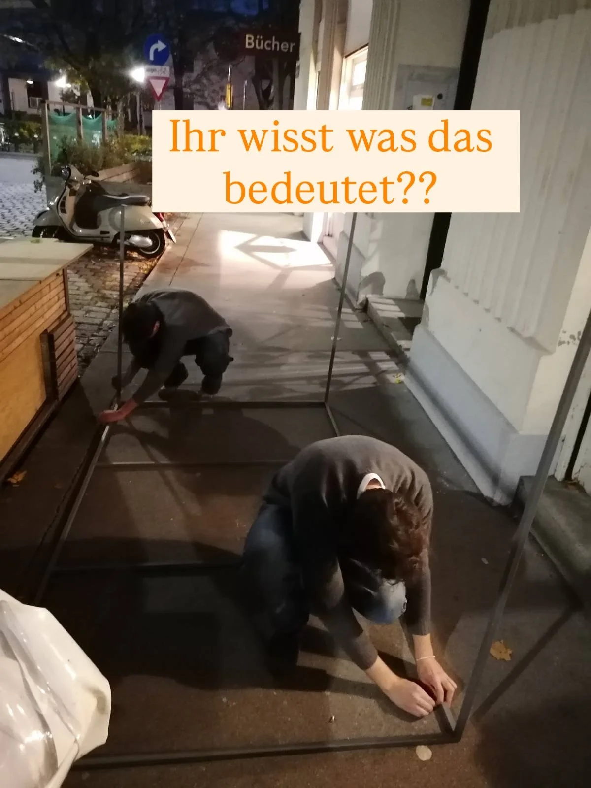 Ab Donnerstag, 6. November, ist wieder jeden Donnerstag und Freitag unser Punschstand ge&ouml;ffnet! 
Wir starten mit Mango-Marillenpunsch und Gl&uuml;hwein!