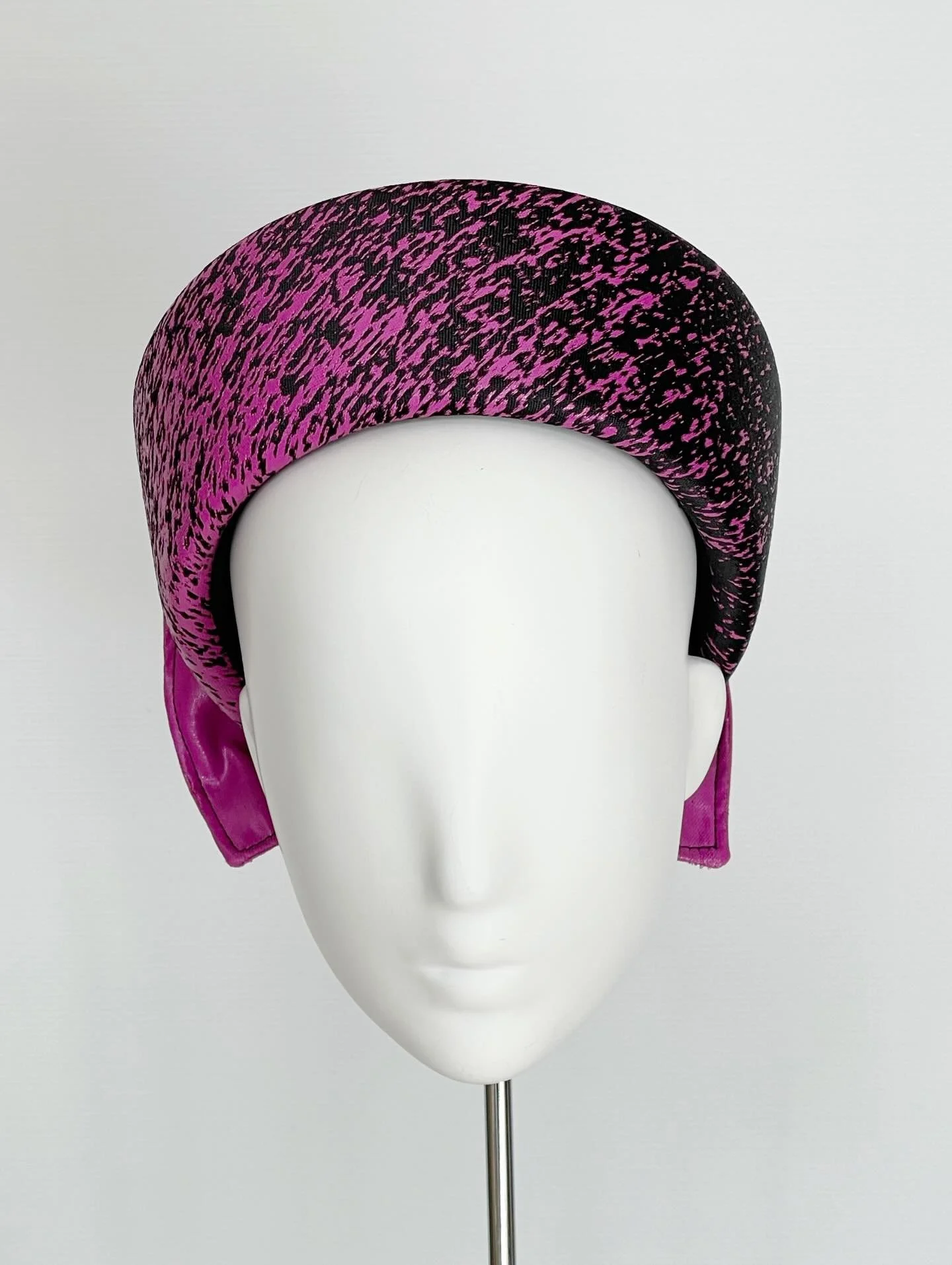 Travel + Fabric shopping 💕💕💕

Couldn&rsquo;t resist buying this fabric at @moodfabrics Miami.

This fabric covered pillbox is my entry in the @flemingtonvrc Millinery Award People&rsquo;s Choice.

Using fabric has the benefit of endless possibilit