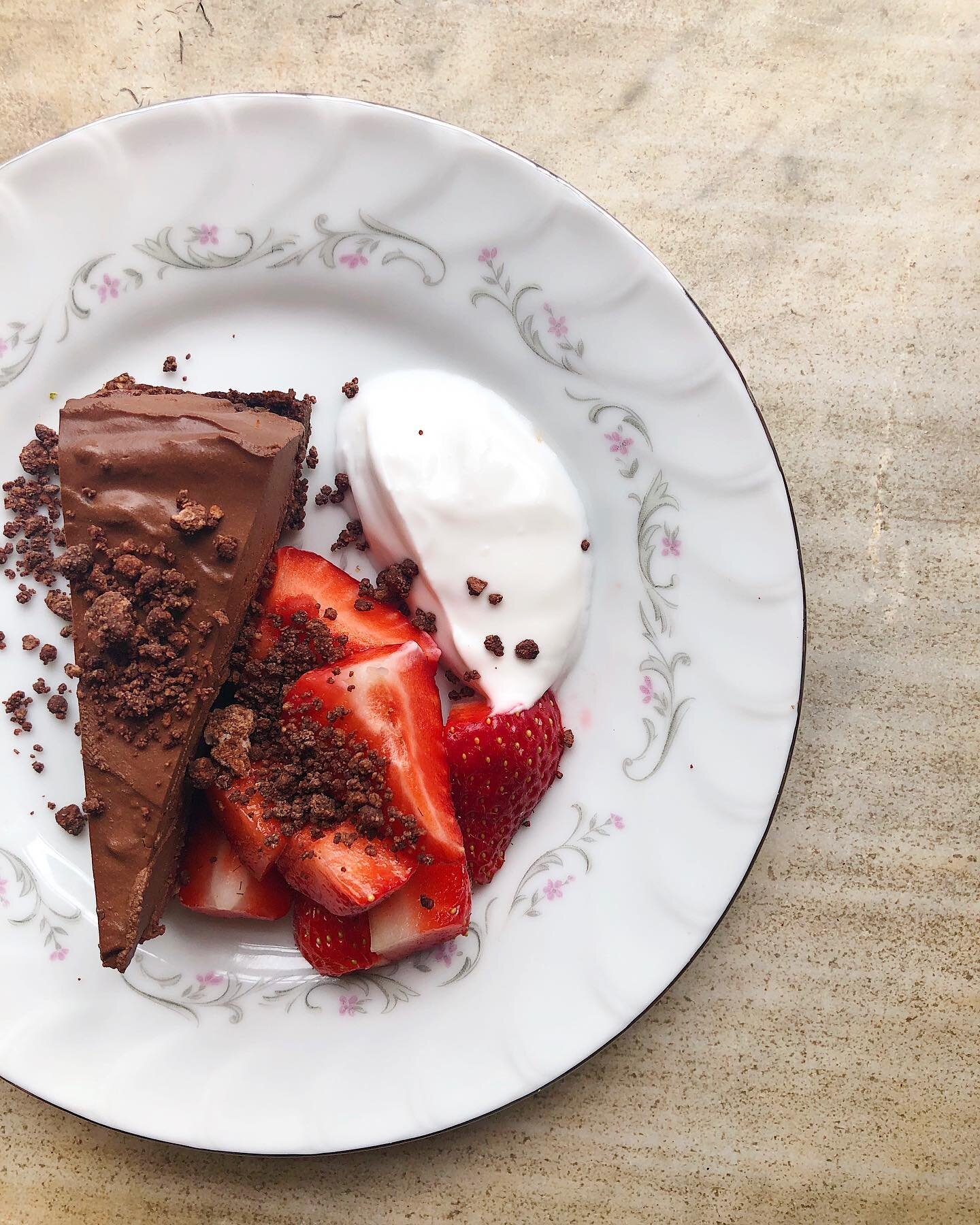 Feeling sweet? 

Freshly picked strawberries from Baddaford are taste even better beside our chocolate tofu torte, sprinkled with chocolate crumb and a spoonful of oat cream &hellip; yum! 

Can you think of anything better as summery treat to share? 