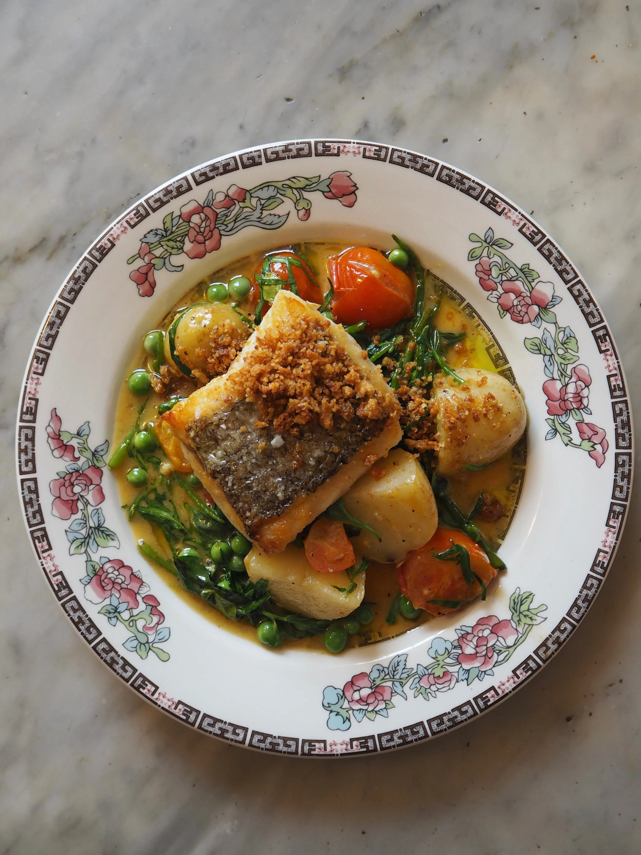 Hake, tomatoes, peas, samphire, new potatoes, pangritata 

Well if this isn&rsquo;t just a summer on a plate.. fresh tomatoes and peas from @greengingerorganics and @baddafordcollective . New potatoes and samphire from @riverford and hake from @hende