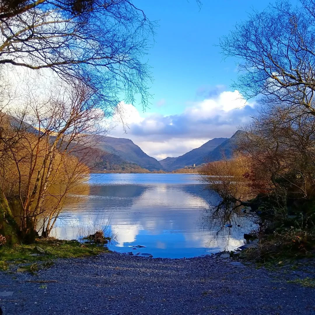 Damn fine day at home 

#walesneverfails ##getoutside #dayslikethese #homeiswherethemountainsare #lakesideliving #mountainview