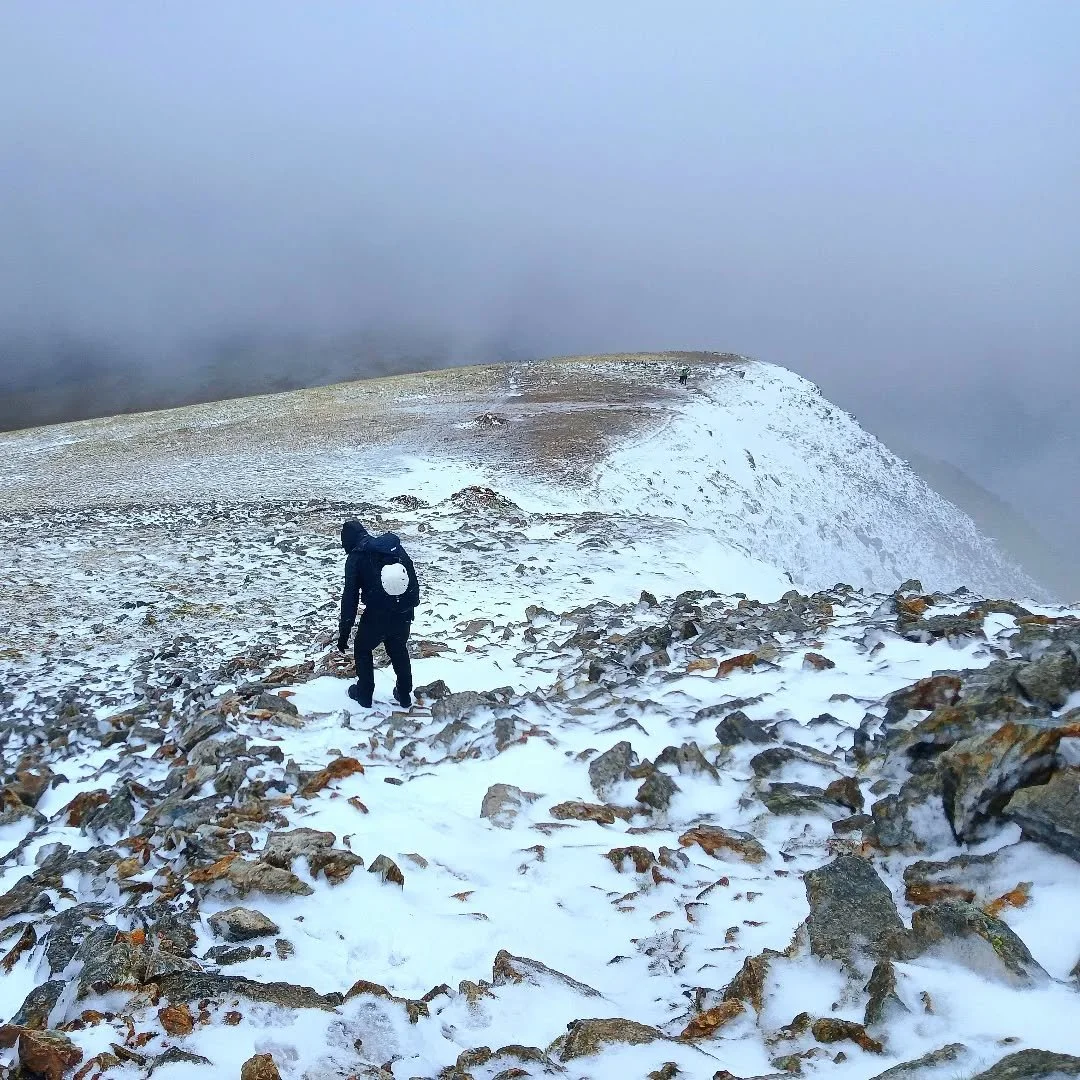 What happened??? Last week  it was so warm i was digging out suncream and having my first swim in the sea.  Saturday I'm trying to teach scrambling  but instead we find ourselves in disaster movie style blizzards and galeforce winds. We crawled down 