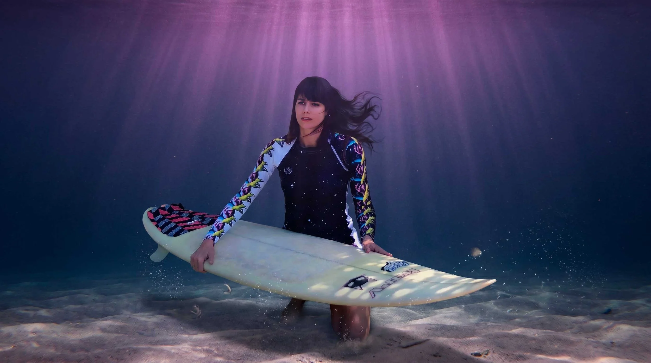 SURFEUSE_LYCRA_ARTSTISTO_INSITU_DEVANT.jpg