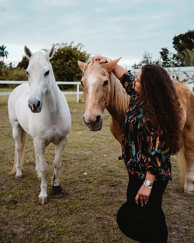 With all the craziness of the corona virus visiting these two makes all the stress and troubles go away. Instafam, here&rsquo;s my babies Violet and Scarlett 💕 ⠀⠀⠀⠀⠀⠀⠀⠀⠀⠀⠀
Yes, even in miami we have horses 🐎