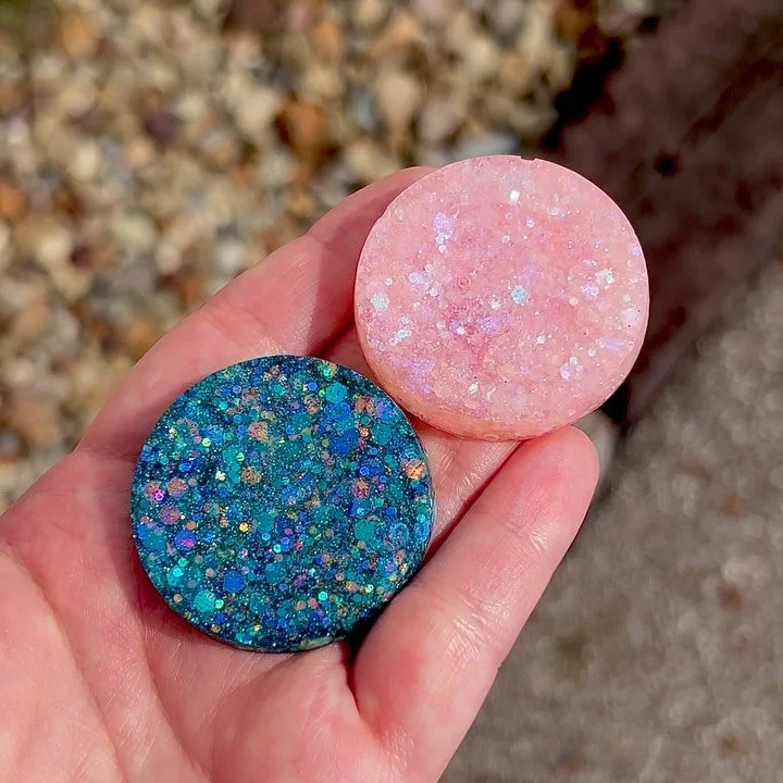 Soaking up the last days of summer with our brand new Cosclay Liquid FX Confetti ✨🌿 
These are part of our upcoming Rainbow &amp; Cosmic Confetti packs &mdash; be the first to try them while supplies last!

Don&rsquo;t miss 10% off PLUS Free Shippin