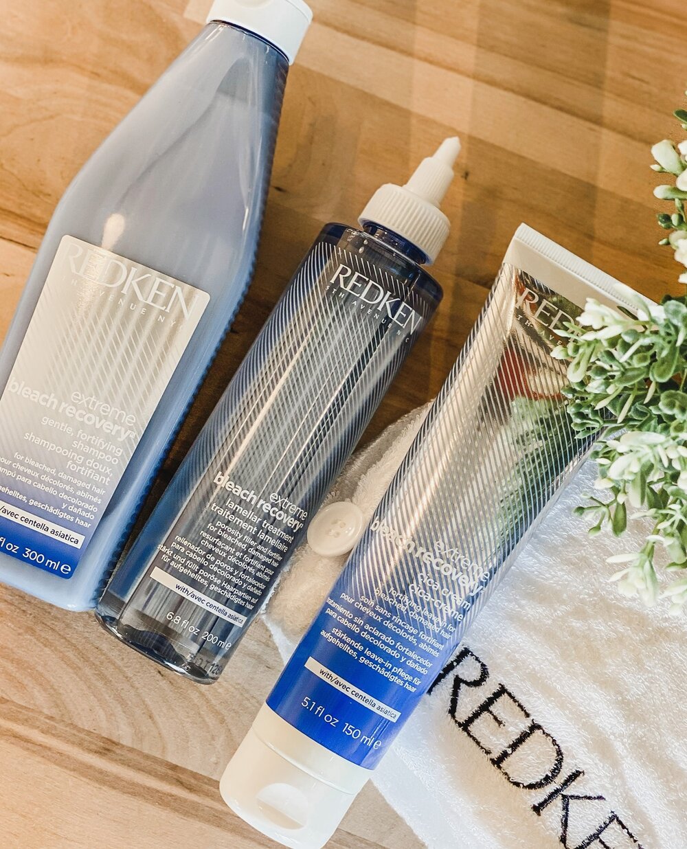 ✨Bleach, SOS!✨⁠
⁠
We love a good blonde moment, but it can come at a cost. Chemical processing can leave your hair needed a little extra TLC and @redken has formulated just the type of care your chemically treated hair needs!⁠
⁠
This ultra-pampering 