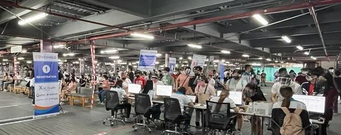  Minors are accompanied by their parents or their authorized companions during the rollout of COVIDShield's vaccinations for the pediatric population. 