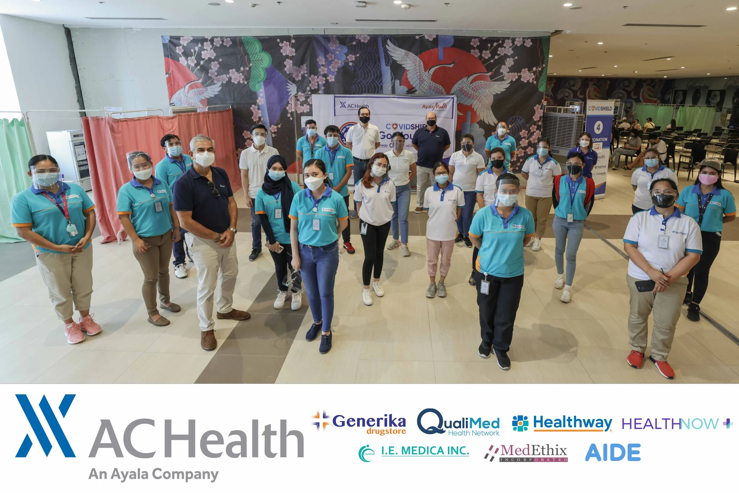  Ayala Corporation Chairman Jaime Augusto Zobel de Ayala and AC Health President & CEO Paolo Borromeo with medical frontliners in one of AC Health's 30 COVIDShield vaccination sites 