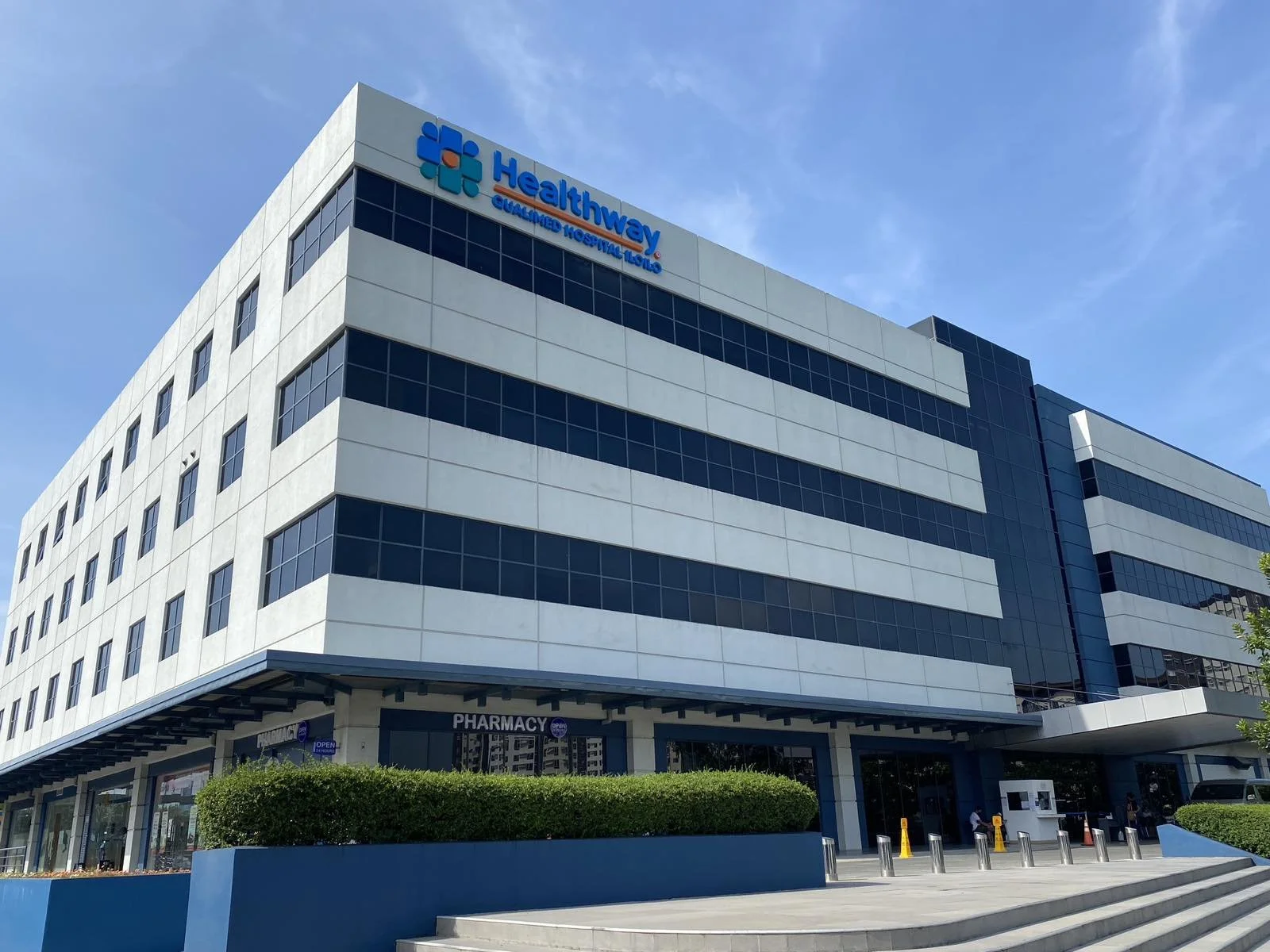   Healthway QualiMed Hospital Iloilo unveils its new sign as part of Healthway Medical Network  