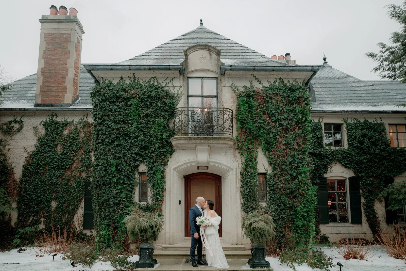 winter micro wedding in Michigan