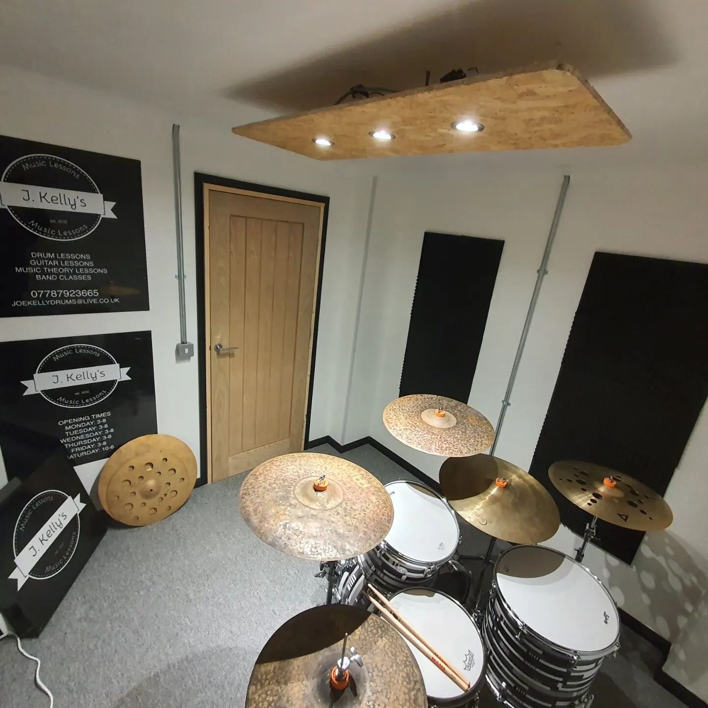 Rehearsal studio coming available this month. 2.6x2.55m &pound;450 pcm. Would suit a drummer, song writer, solo performer. Rolling monthly hire, 24 hour access, alarmed building, coded entry, 8k cctv, 350mb/s wifi. Call Ben to view on 07850575442 or 