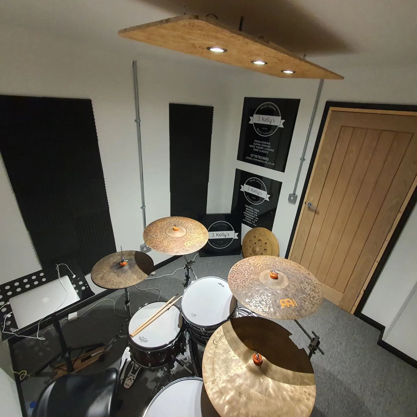 This studio would be perfect for someone looking to set up a space dedicated to drum tuition and making content 🤘 &pound;400 pcm available now. Gear not included. Call Ben on 07850575442 to view today
&deg;
&deg;
&deg;
#24houraccess #bristolband #br