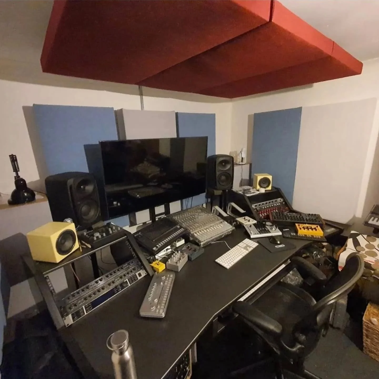 Music production / rehearsal studio. Perfect for a band looking to demo / rehearse with sole 24 hour access 🤘email info@archivestudios.co.uk or what's app Ben to view on 07850 575 442
&deg;
&deg;
&deg;
#BristolMusic
#RehearsalSpaceBristol
#BandRehea