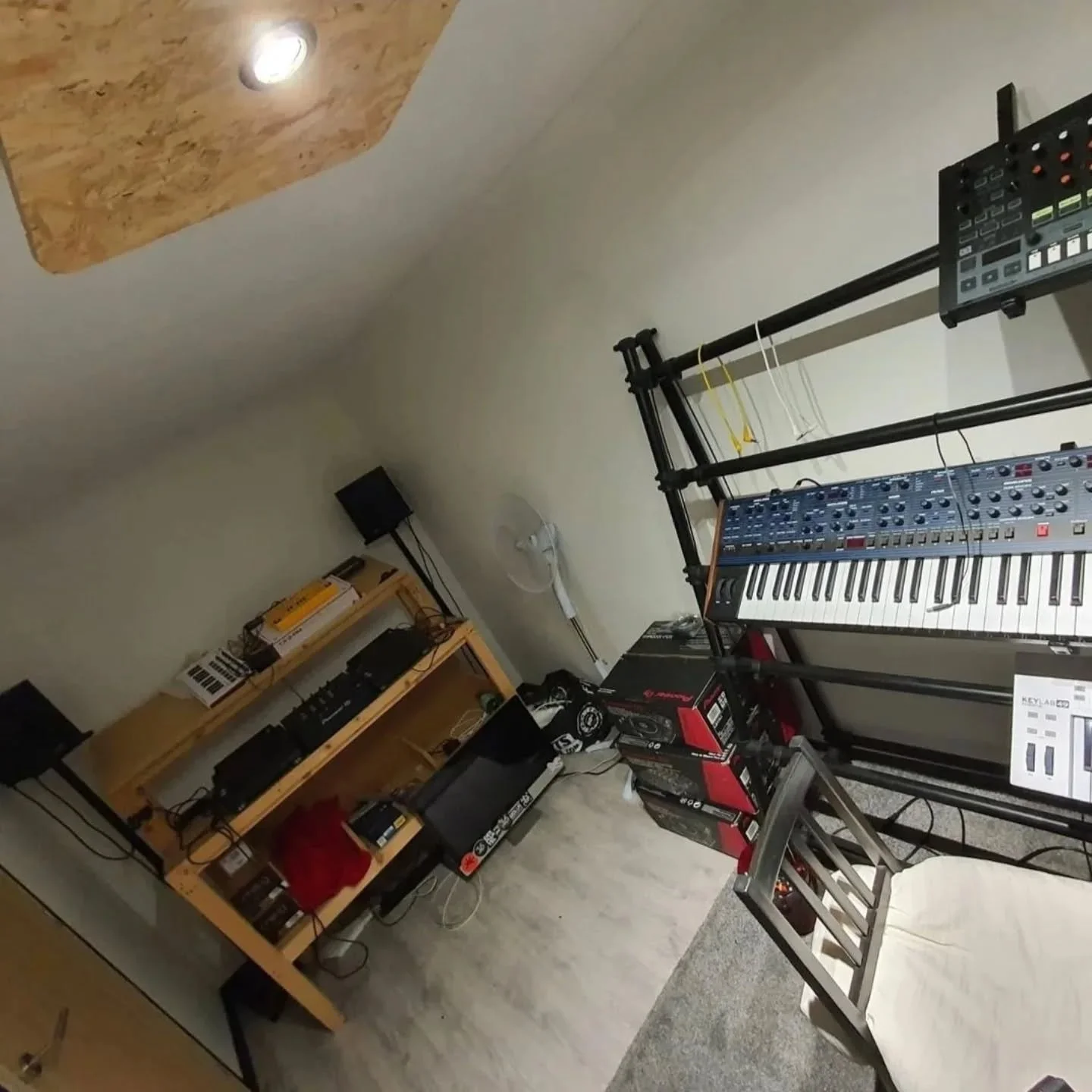 Monthly hire music production studio &pound;500 pcm, available now 🤘 24 hour sole access, call Ben to view on 07850 575 442 or email info@archivestudios.co.uk
&deg;
&deg;
&deg;
#BristolMusicStudio #BristolStudioHire #MusicStudioBristol #BristolRecor