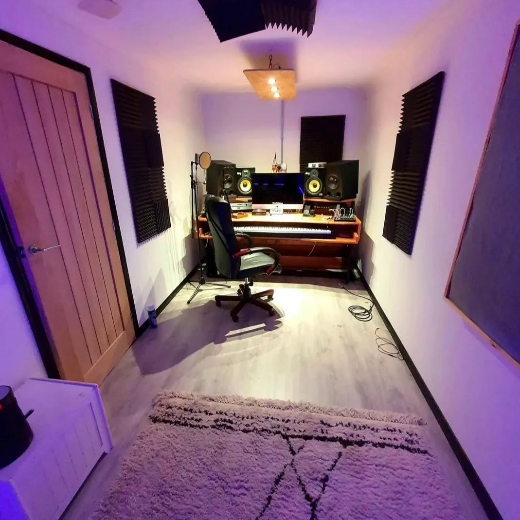 Music production studio coming available August 20th. &pound;650 pcm, air conditioned, 350 mb business WiFi included, free parking, rolling monthly hire. Get in touch to view, call Ben on 07850 575 542 or email info@archivestudios.co.uk
&deg;
&deg;
&