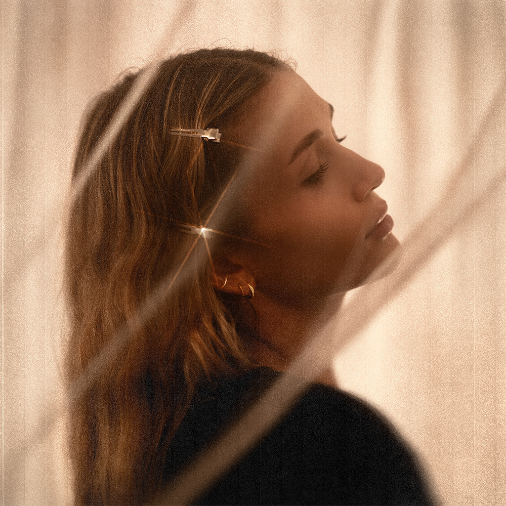 Ashley Elle OMN cover.PNG