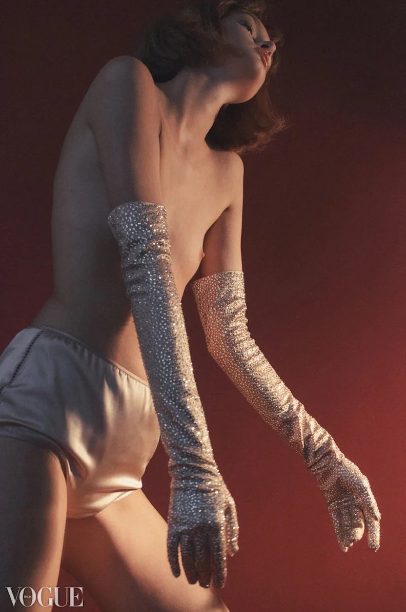 Vogue_Italia_Perfume_1.jpg