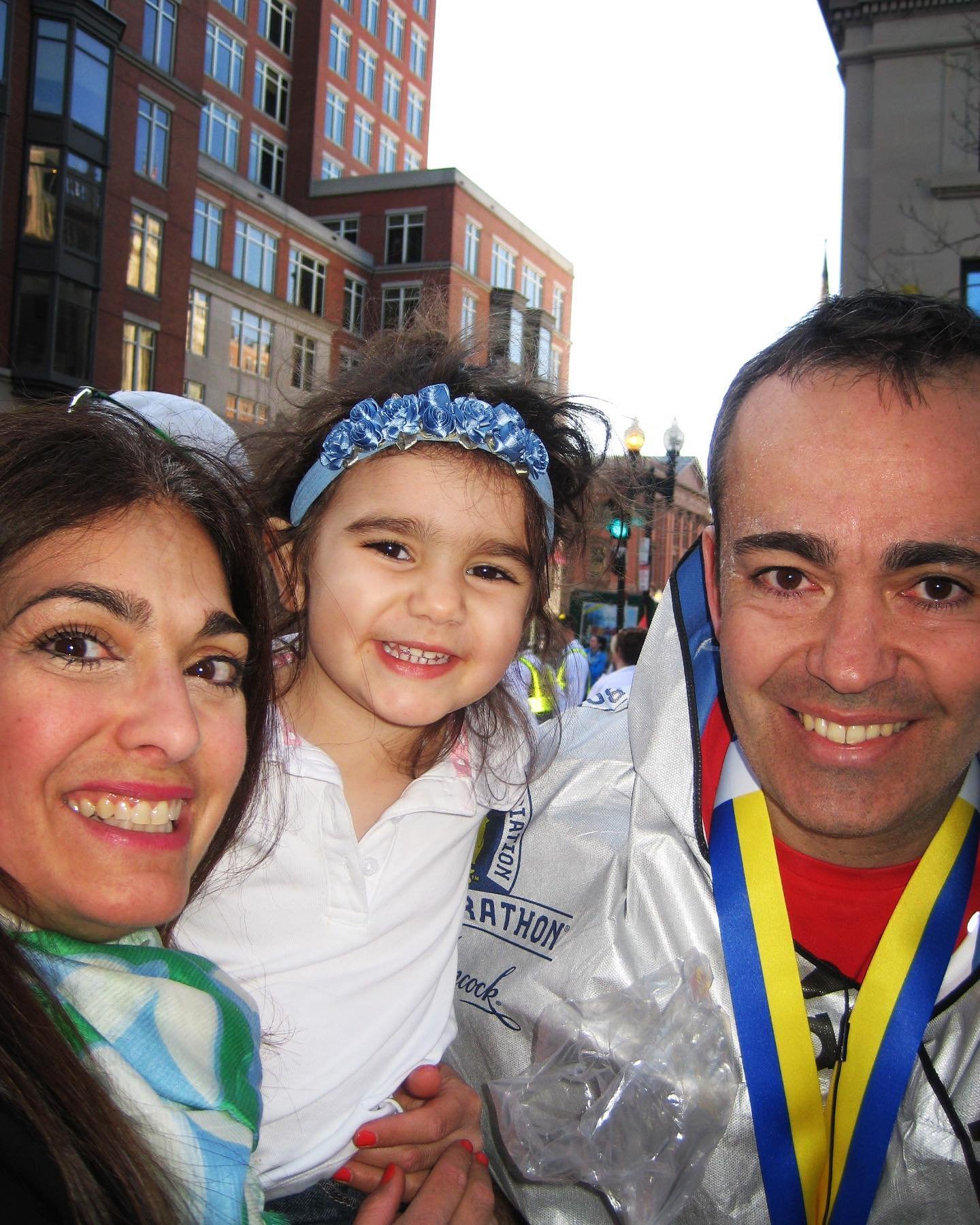 🏃🏻&zwj;♂️Marathon Monday Memory🏃🏻&zwj;♂️ 

10 years ago we buzzed to different parts of the race course to watch Gabe run @bostonmarathon. 💛💙💛

It was particularly heartfelt because the year before, he hadn&rsquo;t been able to reach me on my 