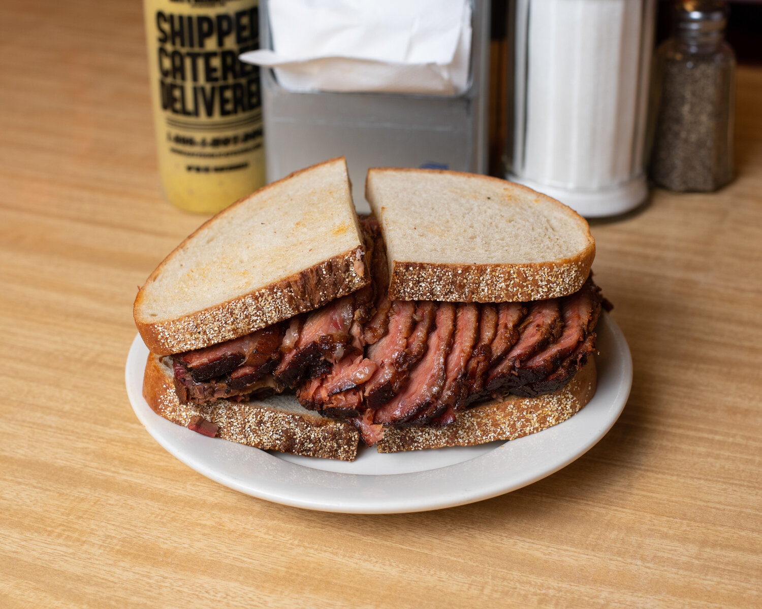 KatzDelicatessen_BrisketSandwich_NativeRes.jpg